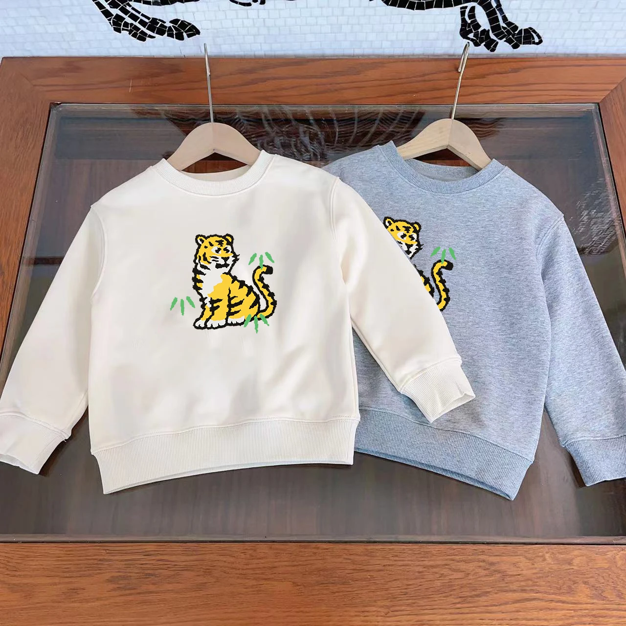 

Girls' casual top 2023 new boys' pullover Spring and Autumn pure cotton round neck long sleeved children's sports shirt