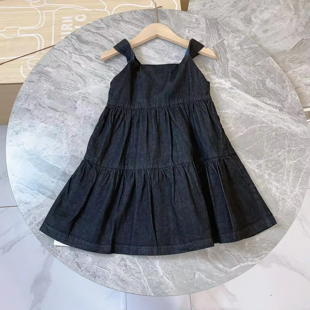 

Popular Children's Wear 2023 Summer New Product Girls' Sweet Strap Denim Dress, Simple and Fashionable