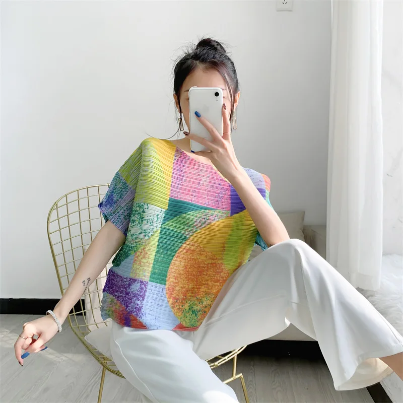 

Summer new Miyake pleated printed T-shirt short-sleeved round neck horizontal pleated KK pleated top women's urban casual