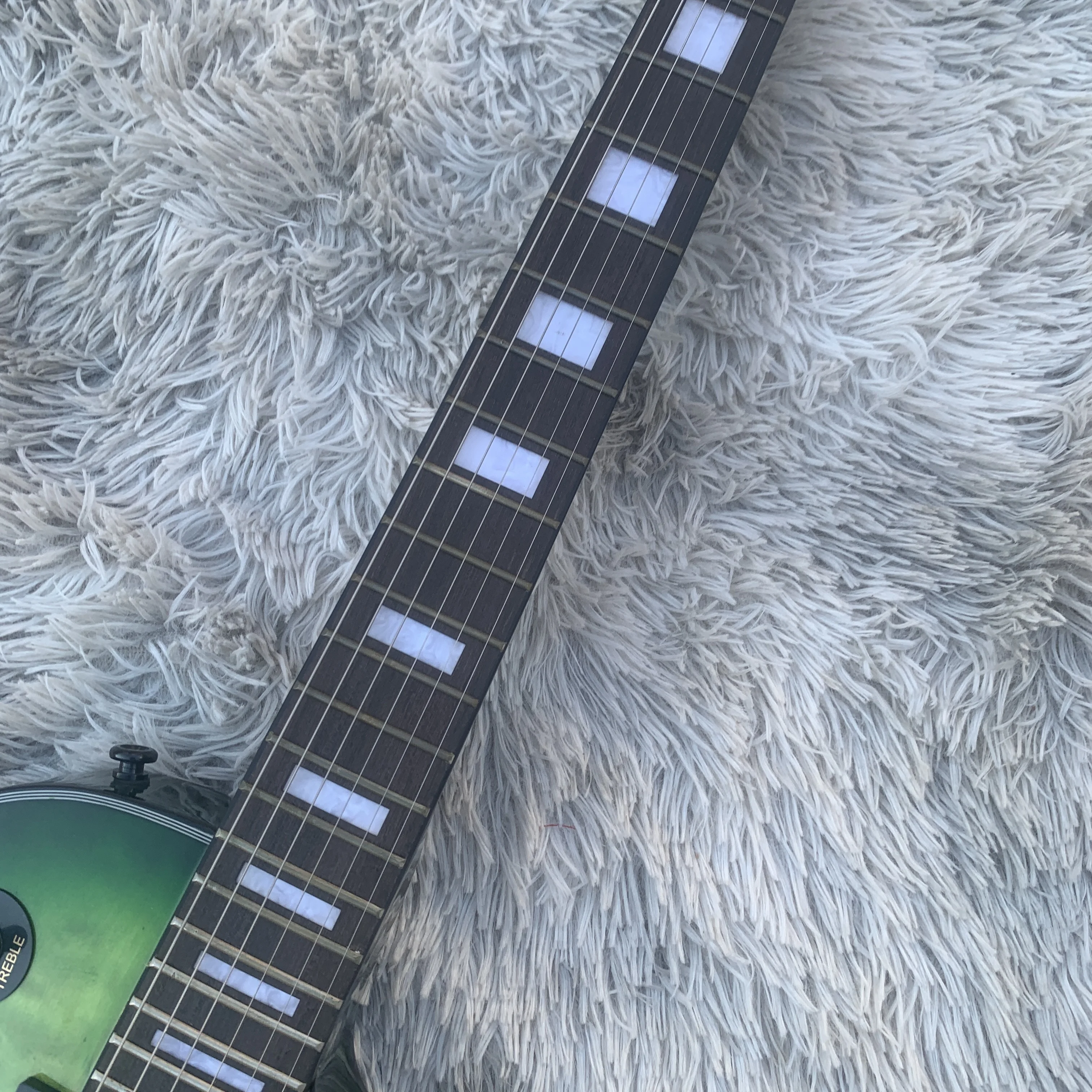 Электрогитара LP черная фурнитура 2 звукоснимателя накладка из палисандра гитара