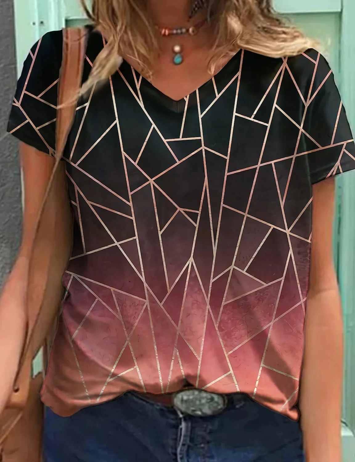 

Женская Базовая Блузка с V-образным вырезом и принтом