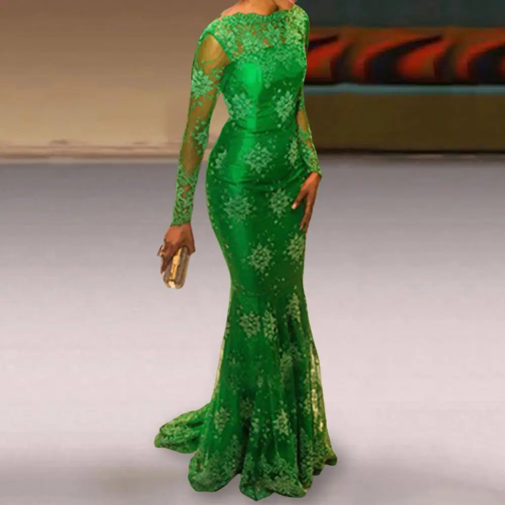 

Платье-макси с длинным рукавом, вырезом лодочкой и оборкой