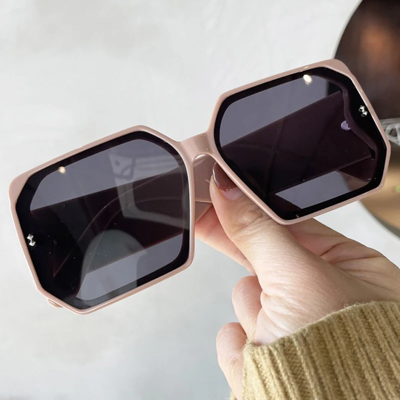 

Vintage New Fashion Brand Oversized Square Sunglasses For Women Candy Color Wide Leg Sun Glasses Men Retro Rivet Eyewear Uv400