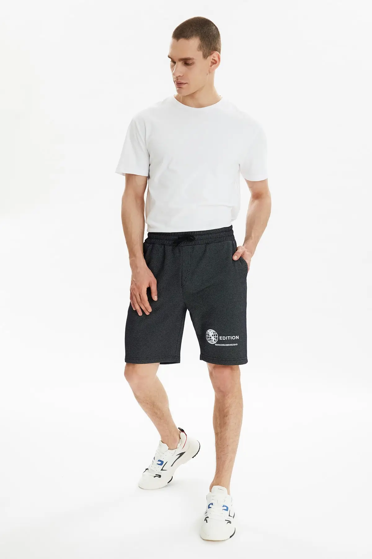 

Trendyol Men 'S Regular Fit Shorts & Bermuda TMNSS21SR0422