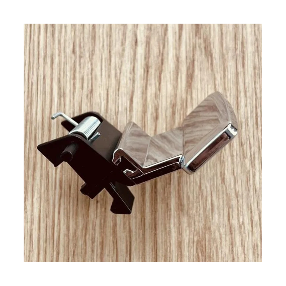 Ручка-защелка для передней центральной консоли Ford Flex 2009-2019