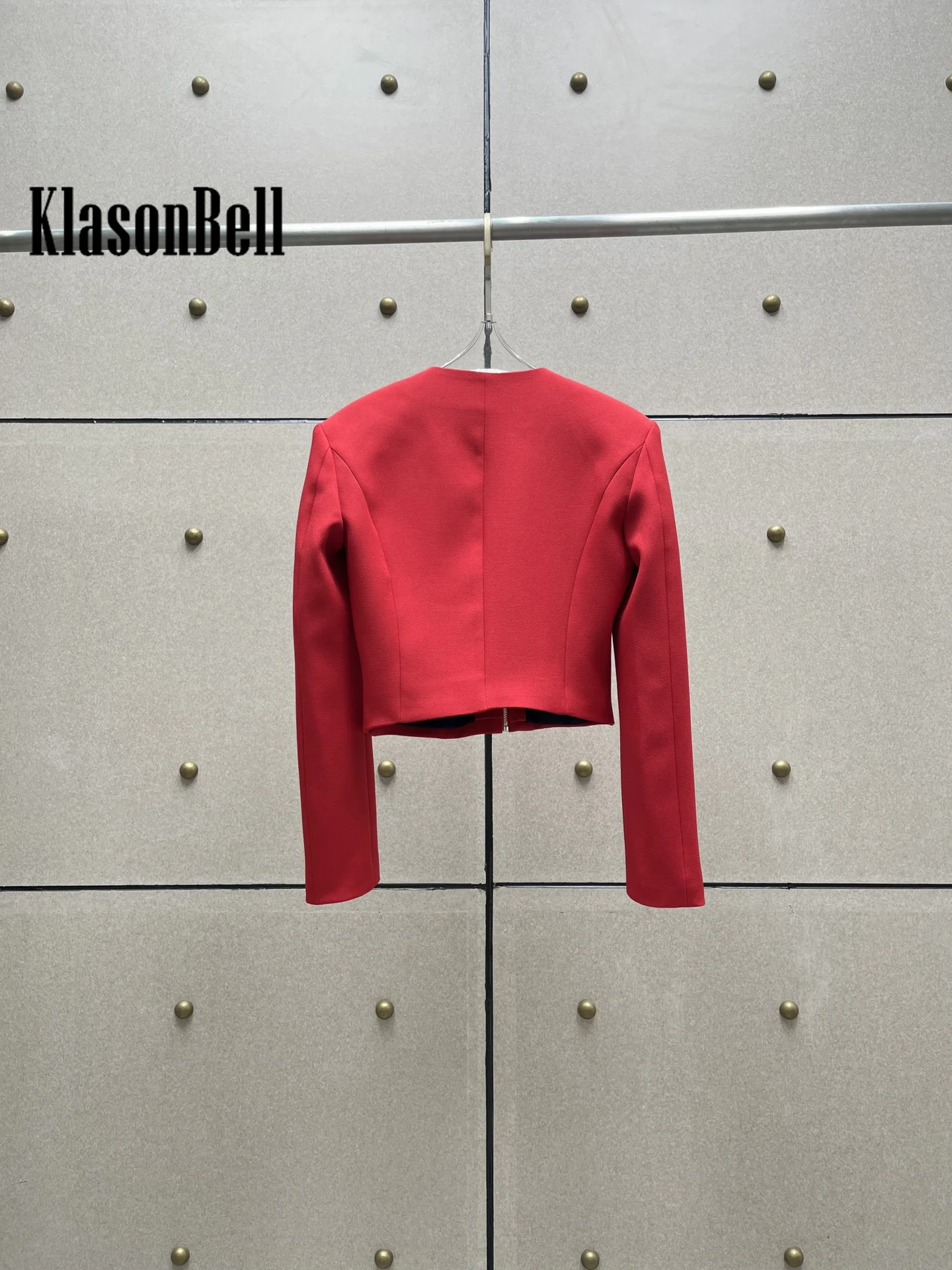 9 28 KlasonBell Женская модная темпераментная куртка на молнии с наплечниками и круглым