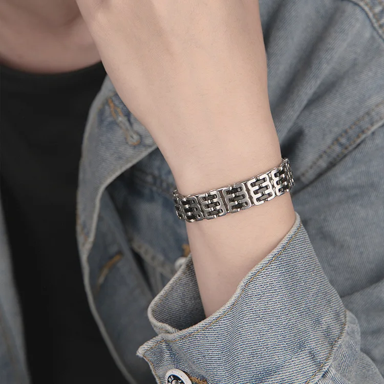

Boys' senior sense bracelet 2023 new titanium steel color does not fade personality simple bracelet accessories
