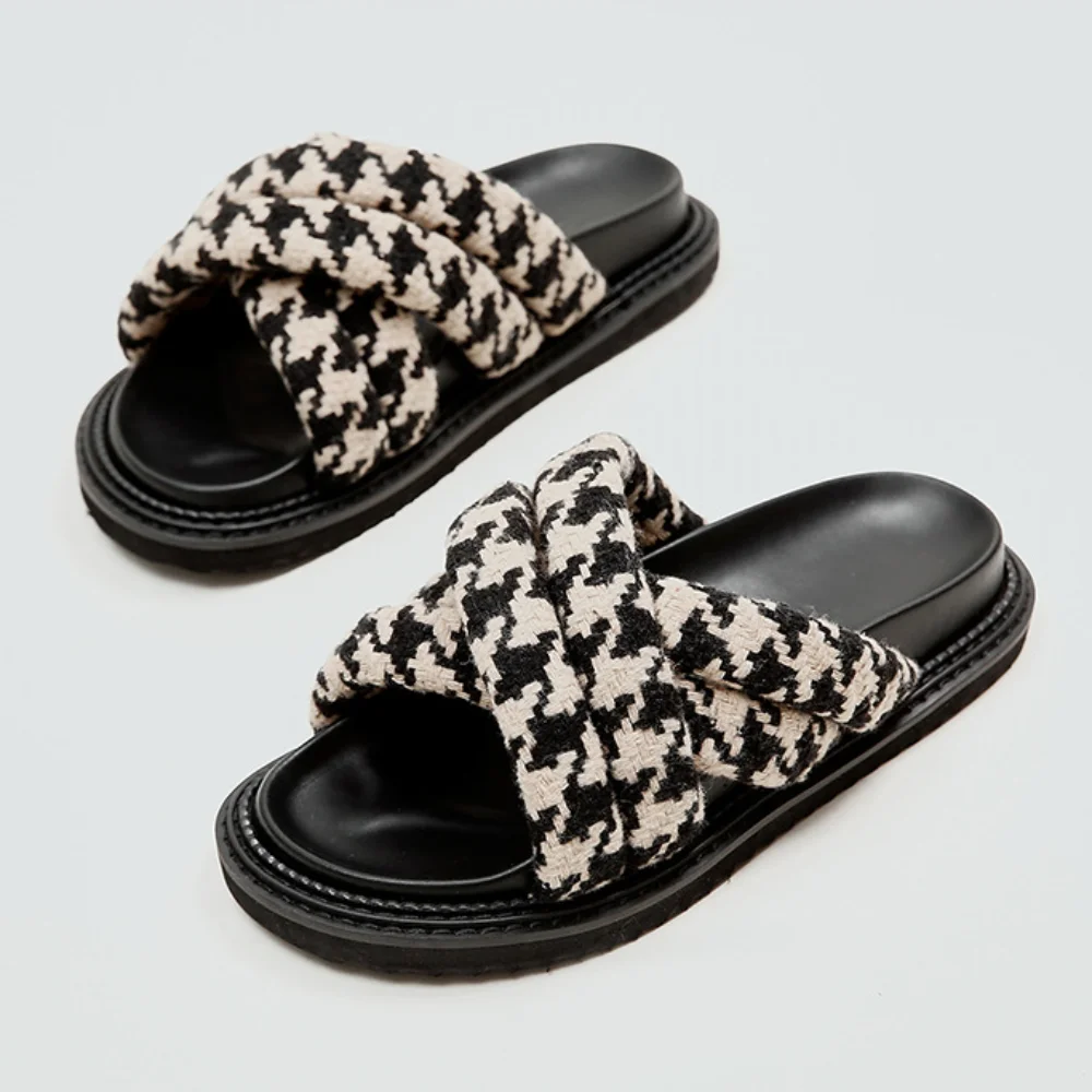 

Женские шлепанцы, новинка, плетеные сандалии с перекрестными ремешками, женская модная верхняя одежда, универсальные пляжные сандалии и та...