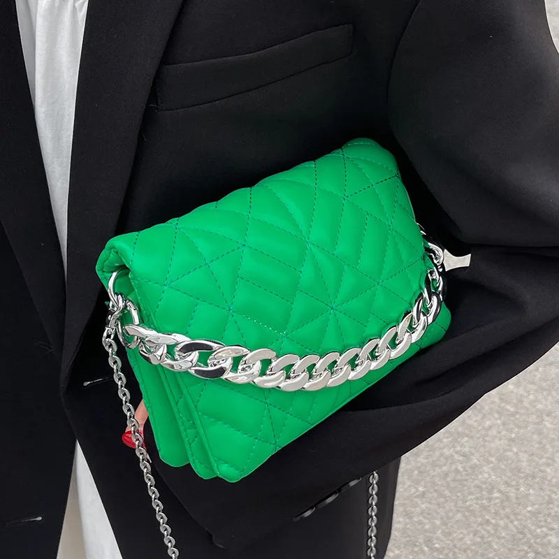 

Текстурированная женская сумка на одно плечо, новинка 2022, подходящая ко всему сумка-мессенджер на цепочке, модная маленькая квадратная сумк...