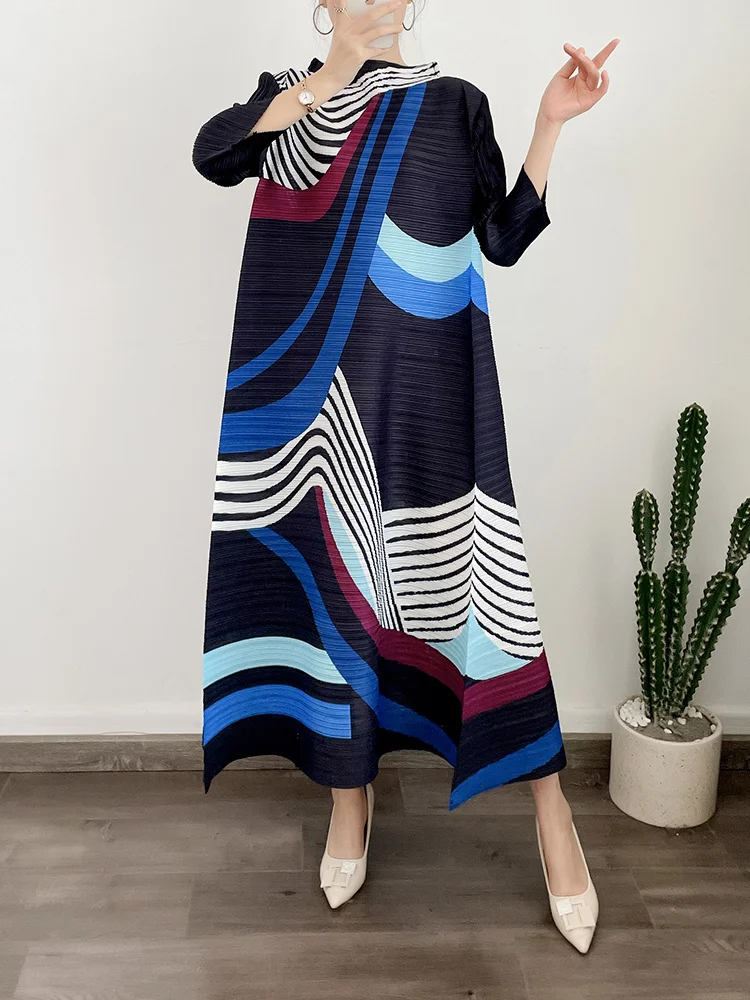 

Платье женское Плиссированное с круглым вырезом и рукавом 2023