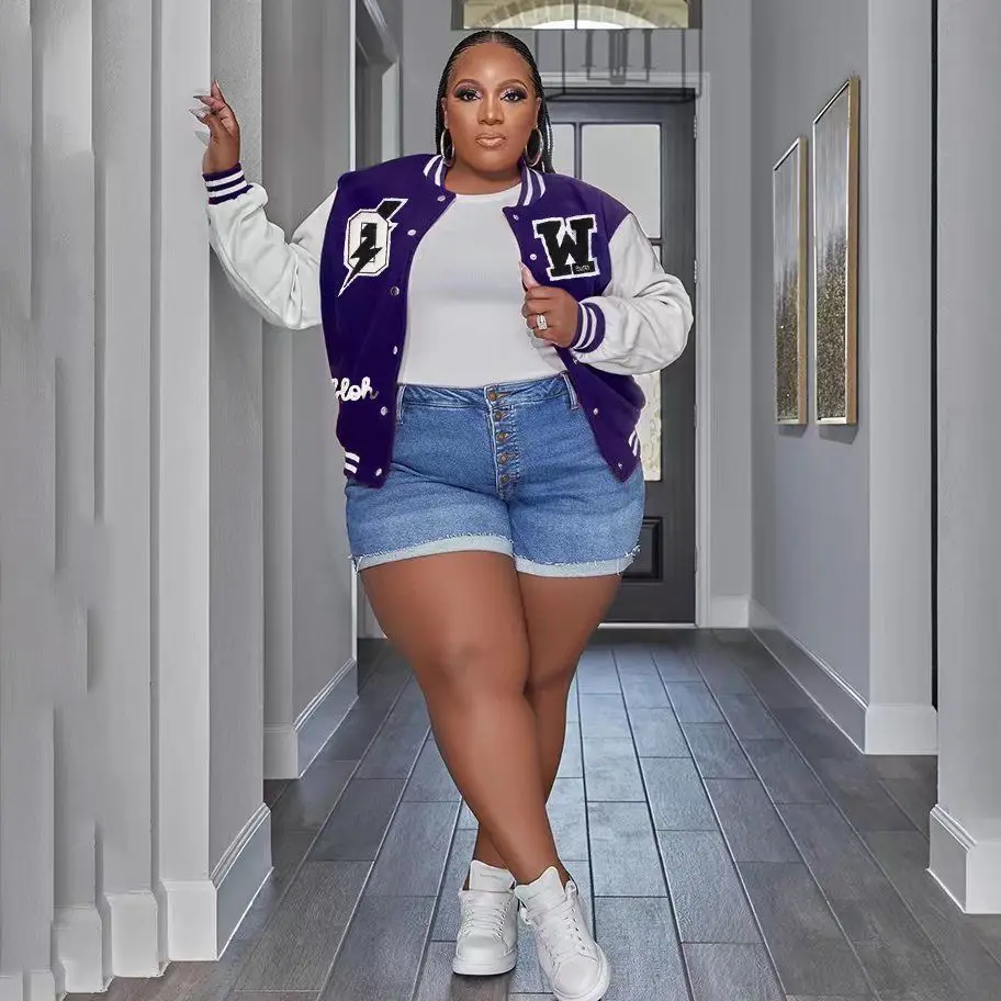 Женская куртка большого размера с надписью