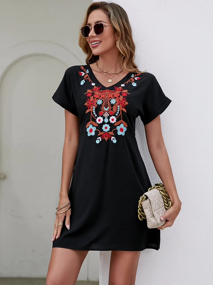 ΠΠ΅Π½ΡΠΊΠΎΠ΅ Π²ΠΈΠ½ΡΠ°ΠΆΠ½ΠΎΠ΅ ΠΏΠ»Π°ΡΡΠ΅-ΡΡΠ½ΠΈΠΊΠ° Ρ ΠΊΠΎΡΠΎΡΠΊΠΈΠΌ ΡΡΠΊΠ°Π²ΠΎΠΌ ΠΈ V-ΠΎΠ±ΡΠ°Π·Π½ΡΠΌ Π²ΡΡΠ΅Π·ΠΎΠΌ ΠΠ΅Π½ΡΠΊΠΎΠ΅ Π²ΠΈΠ½ΡΠ°ΠΆΠ½ΠΎΠ΅ ΠΏΠ»Π°ΡΡΠ΅-ΡΡΠ½ΠΈΠΊΠ° Ρ ΠΊΠΎΡΠΎΡΠΊΠΈΠΌ ΡΡΠΊΠ°Π²ΠΎΠΌ ΠΈ V-ΠΎΠ±ΡΠ°Π·Π½ΡΠΌ Π²ΡΡΠ΅Π·ΠΎΠΌ