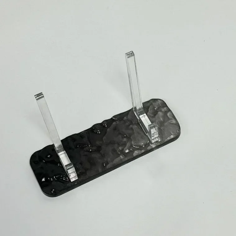 

Подставка для значка с анимационным персонажем