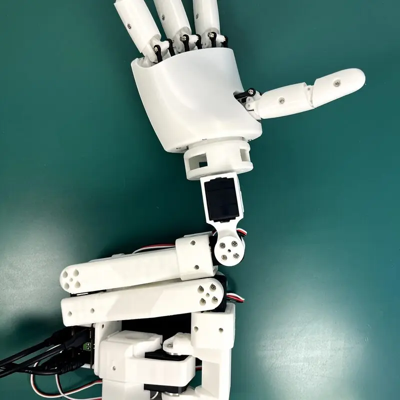 Фото Собранная роботизированная рука SO-ARM101 с AmazingHand LeRobot, 8 степеней свободы, программируемый роботизированный манипулятор, набор для проектов с ИИ для общения с лицом №4