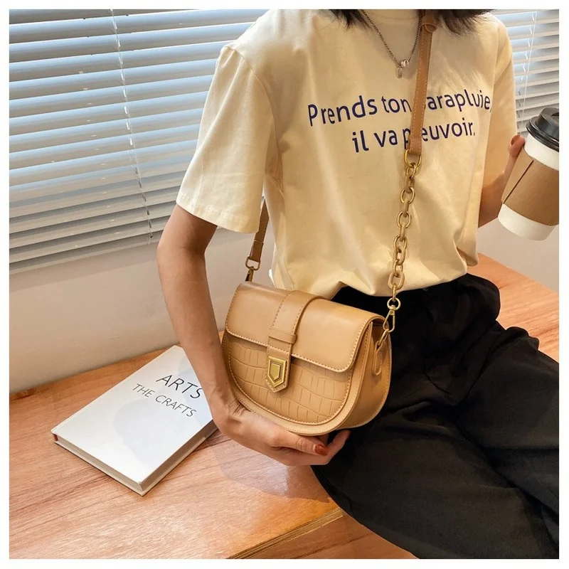 2022 Spring and Summer New Women's Bag Shoulder Messenger Bag Saddle Bag Color Matching Women's Bag Shoulder Bag