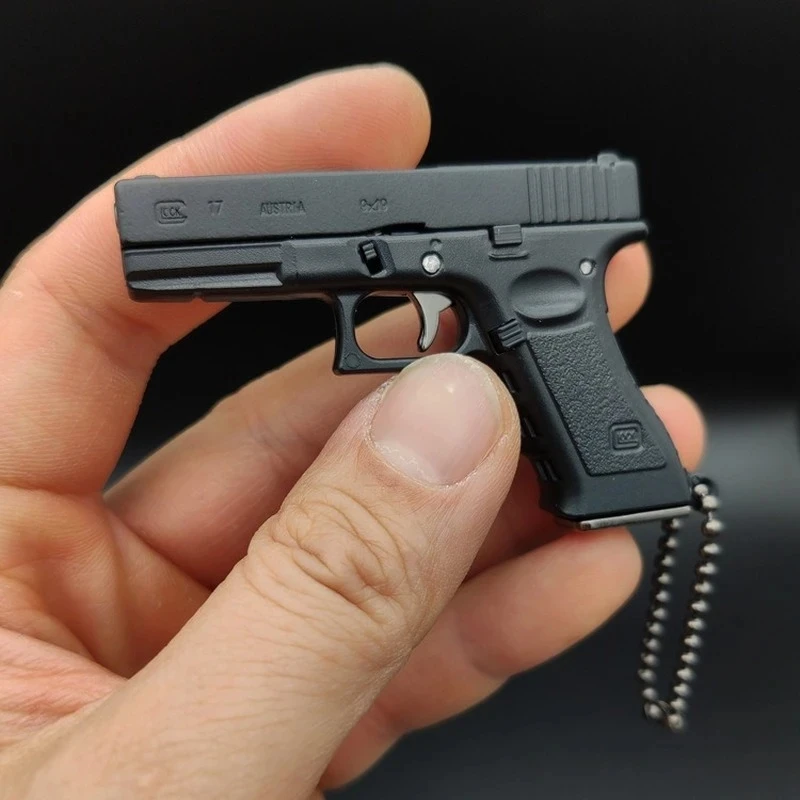 

1:3 Glock G17 Model Desert Eagle Semi-alloy Keychain Gift Pendant Ornaments Children's Toy Model Pistol