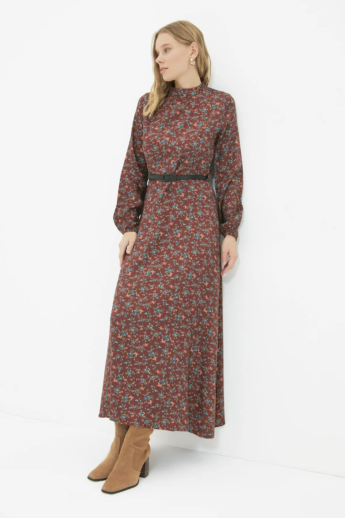

Trendyol Upright Collar Kemerli Long Winter Dress TCTAW22EB0124