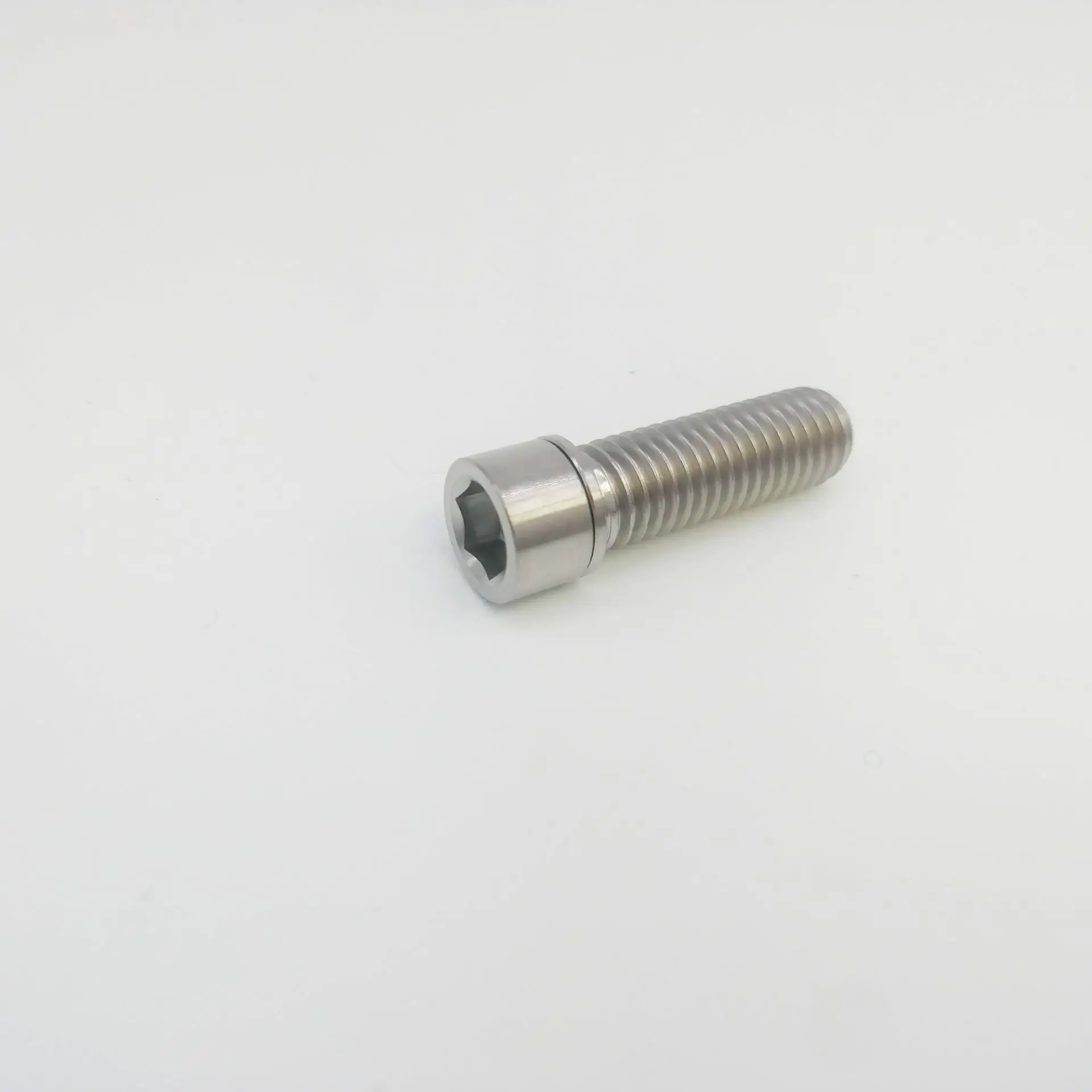 

Лиумеили титановые болты M7x20, M7x25, M8x25 мм