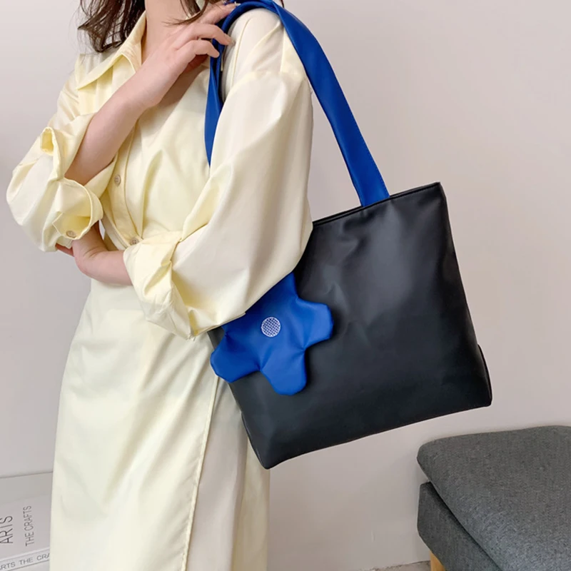 

Брендовая модная сумка на плечо для женщин, вместительная повседневная женская сумка из искусственной кожи, новинка 2022, летние простые женс...