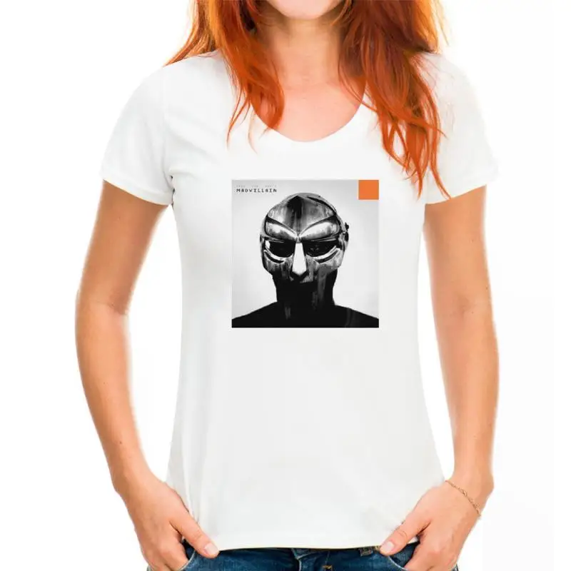 

Белая футболка с изображением позы белого цвета