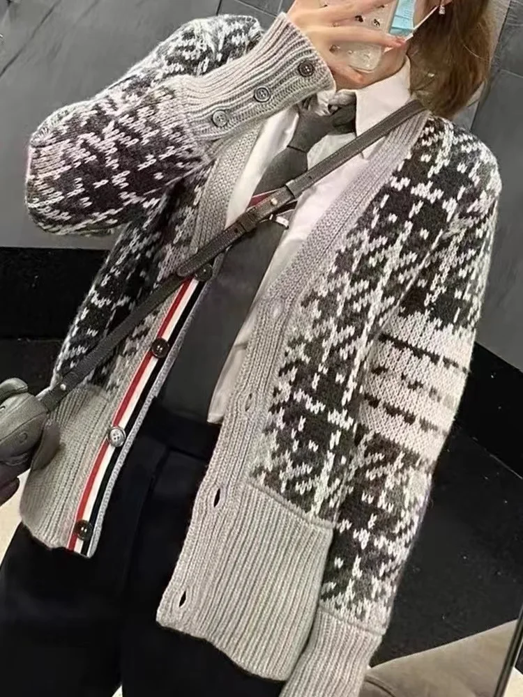 

New TB Sweater Men Fashion Korean Plaid Style White 4-Bar Striped Design Winter Lazy Wind Soft Waxy Sweet Cardigan
