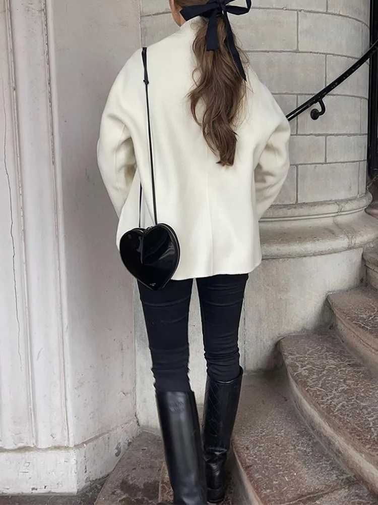 Женское твидовое пальто с бантом элегантное однотонное белое длинными рукавами