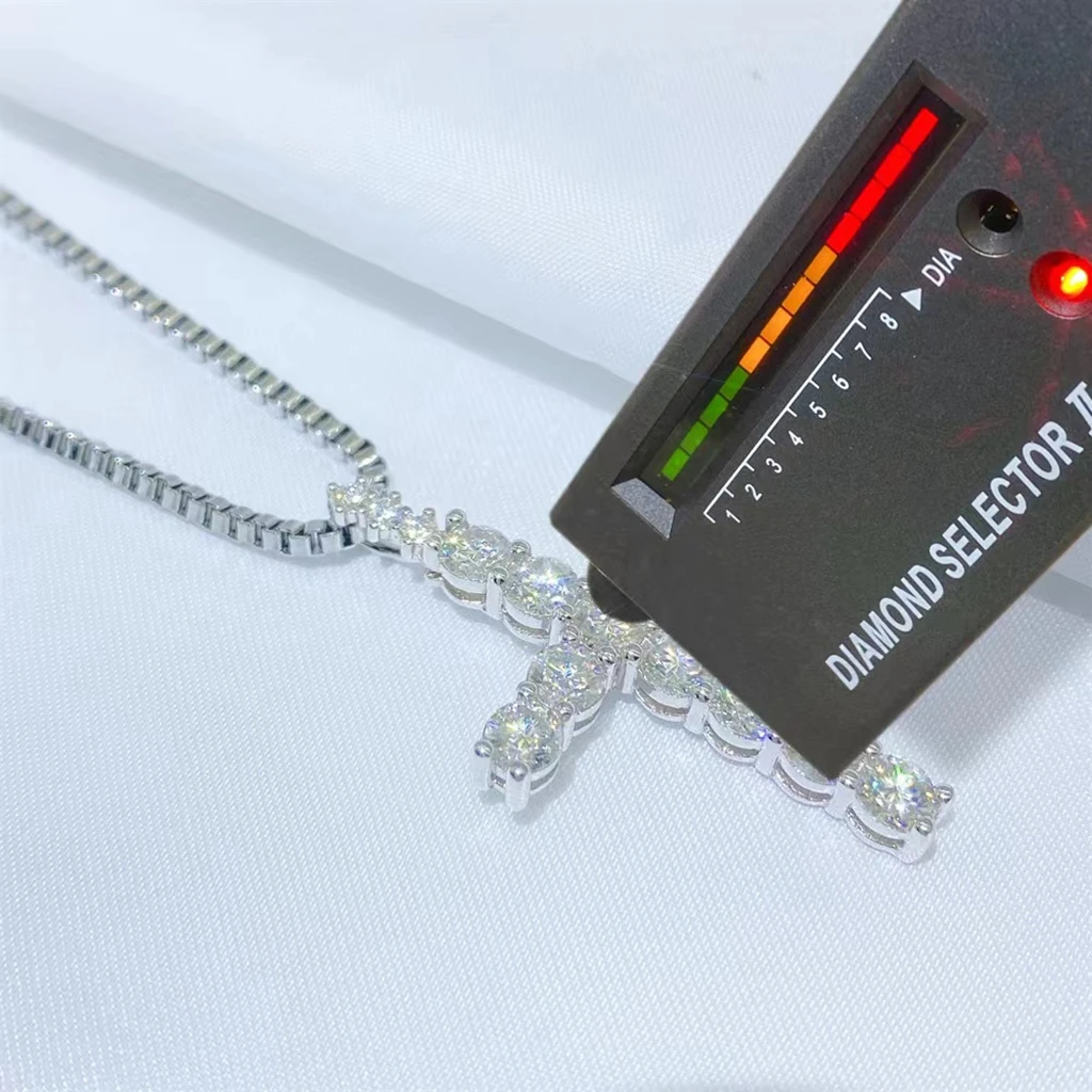 

Кулон из серебра 925 пробы с муассанитом для мужчин и женщин