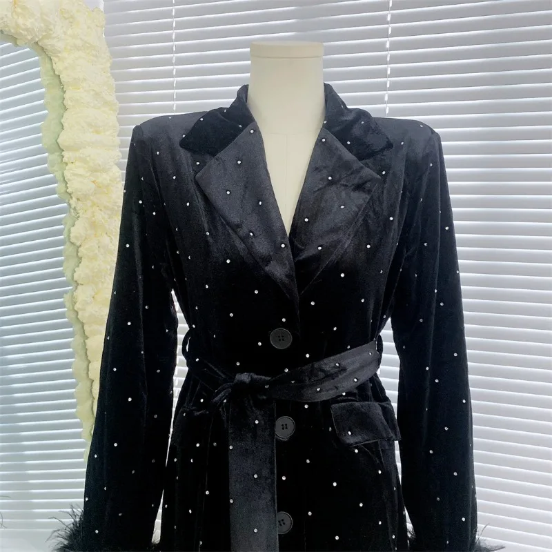 Женский приталенный блейзер с имитацией страусиных волос и длинным рукавом