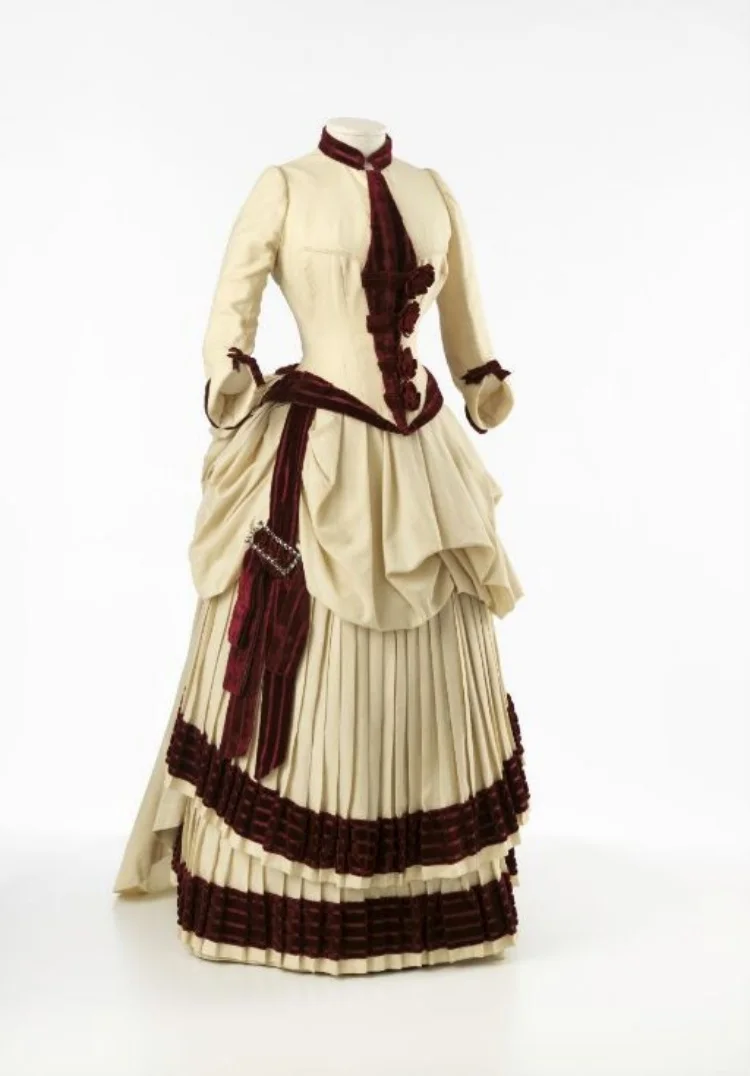 Викторианское королевское платье 1880-х годов в стиле рококо метушня