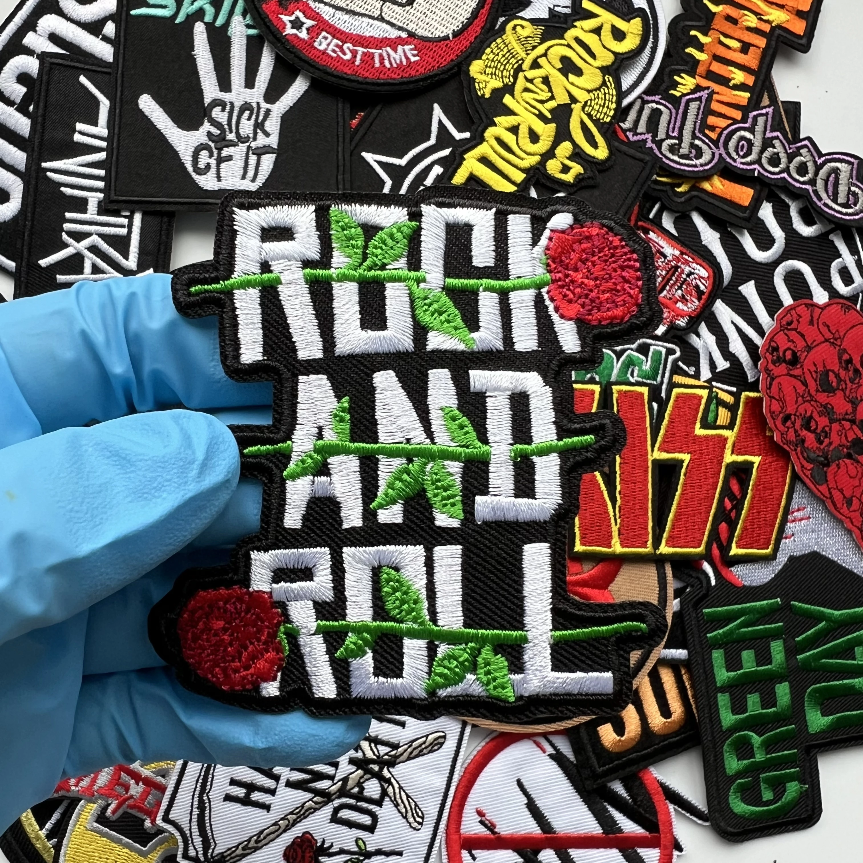 Нашивка с вышивкой в стиле панк-рок и ролл