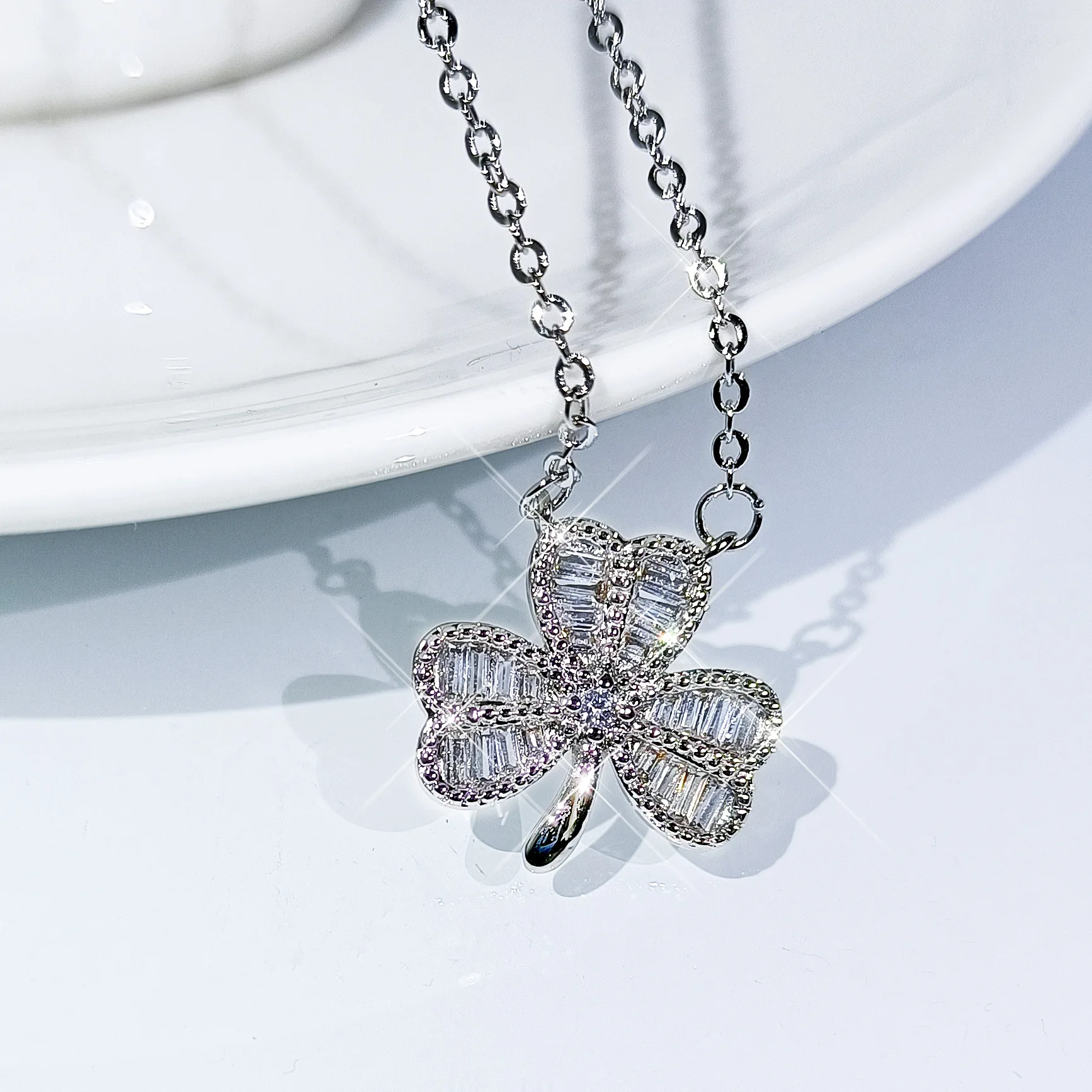 Женский кулон с цирконом длинная цепочка золотого и серебряного цвета