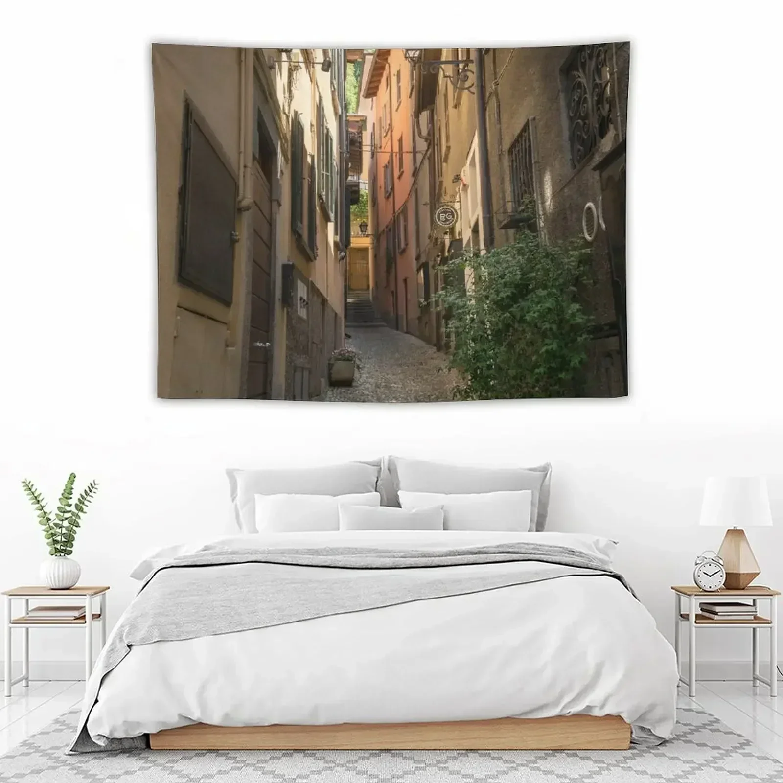 Обнимающий булыжник Lane - Gallivanting вокруг знаменитого белья на озере Комо в Lombardia