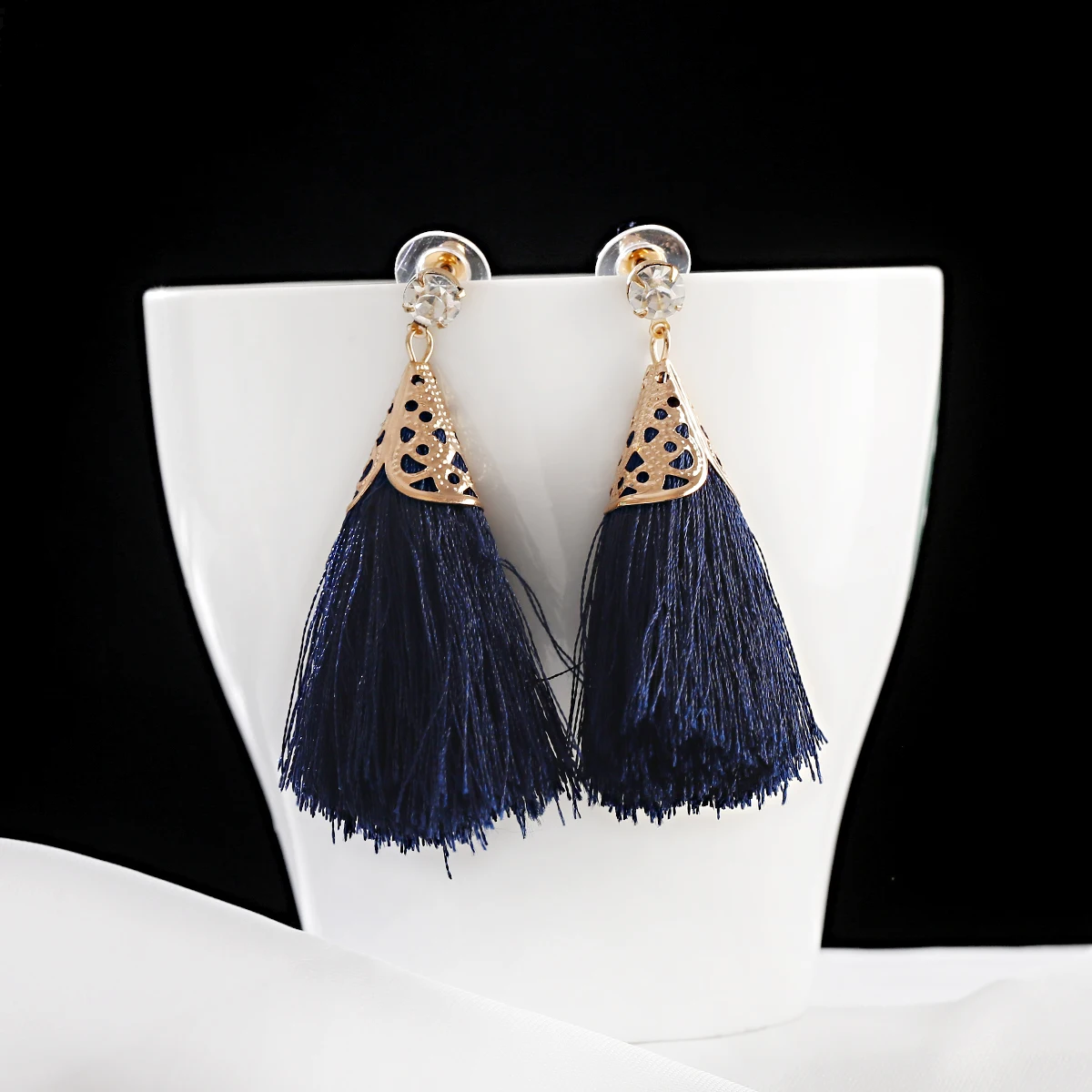 

10 Colors Bohemian Colored Cotton Tassel Earrings Pagoda Fan Dangling Earrings Eardrop Female Kolczyki Shell Net Flower