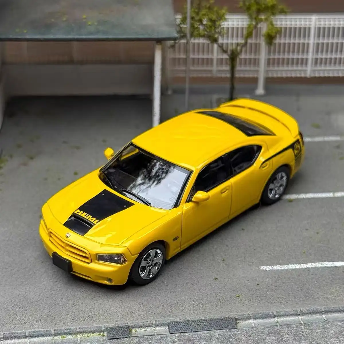 

Rollin 1:64 Зарядное устройство Модель автомобиля из сплава NYSP