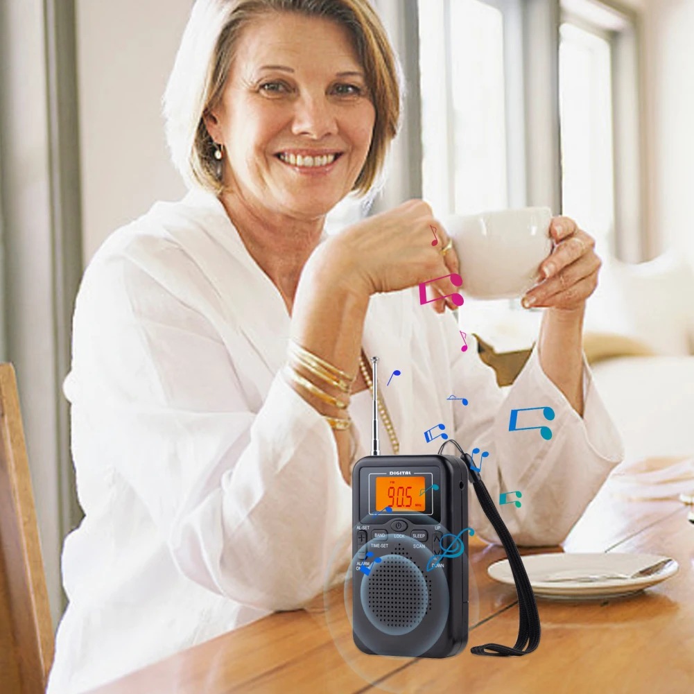 AM FM радиоприемник работающий от аккумулятора с телескопической антенной