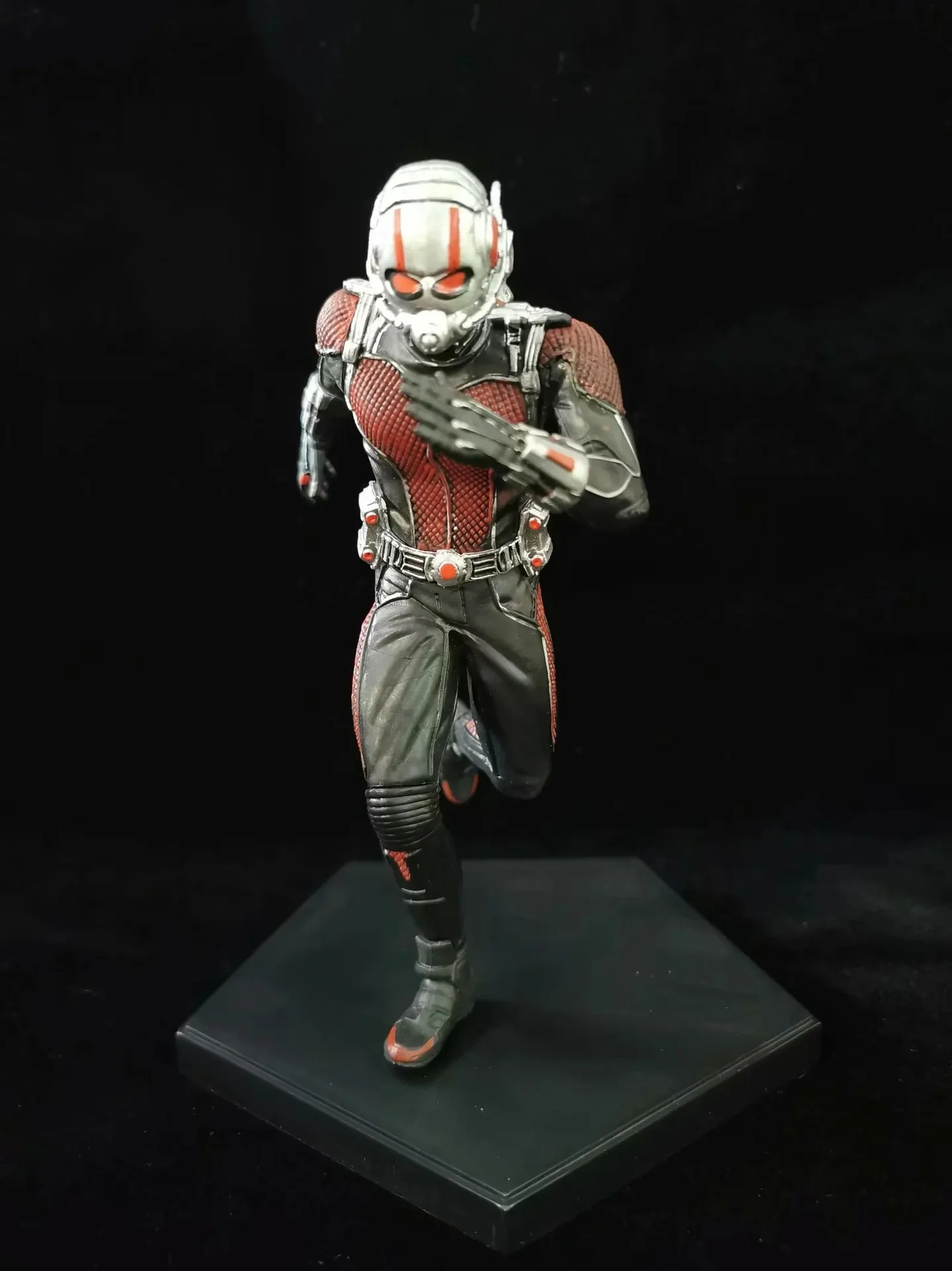 

Marvel Avengers Iron studios AntMan 1/10 PVC Action Figure Collectible Model Kids Toys Doll 17cm