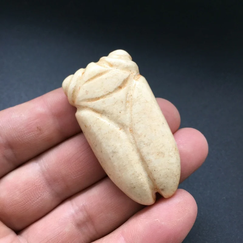 

Old China Red Mountain Culture Jade、Chicken Bone White，Arrogant，Pendant ， c403