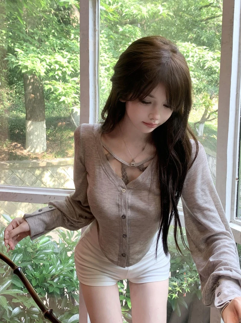 

Women's V-neck thin sunscreen knitted cardigan with suspenders in summer small jacket with loose zipper