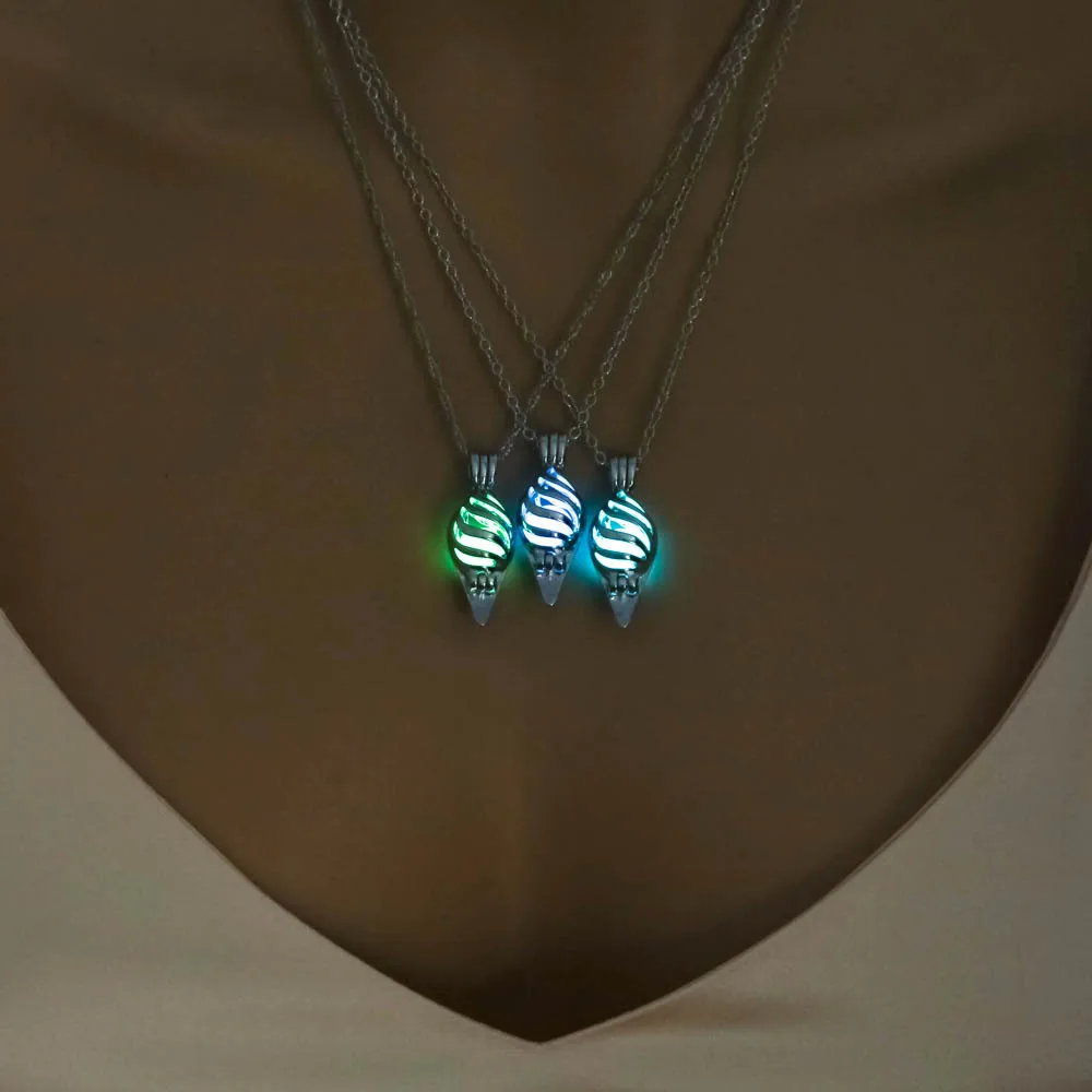 

Fashion Creativity Fluorescent Conch Pendant Chain Neck Hollowed Out Luminous Necklace for Women Accessories