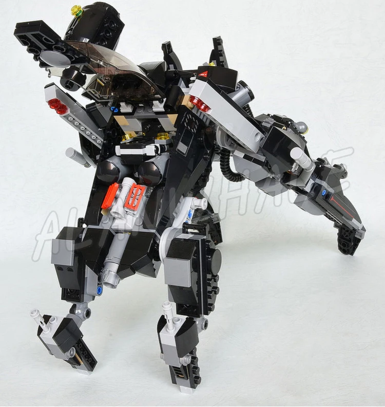 Конструктор 813 деталей Super Fighter The Scuttler Vine Monster