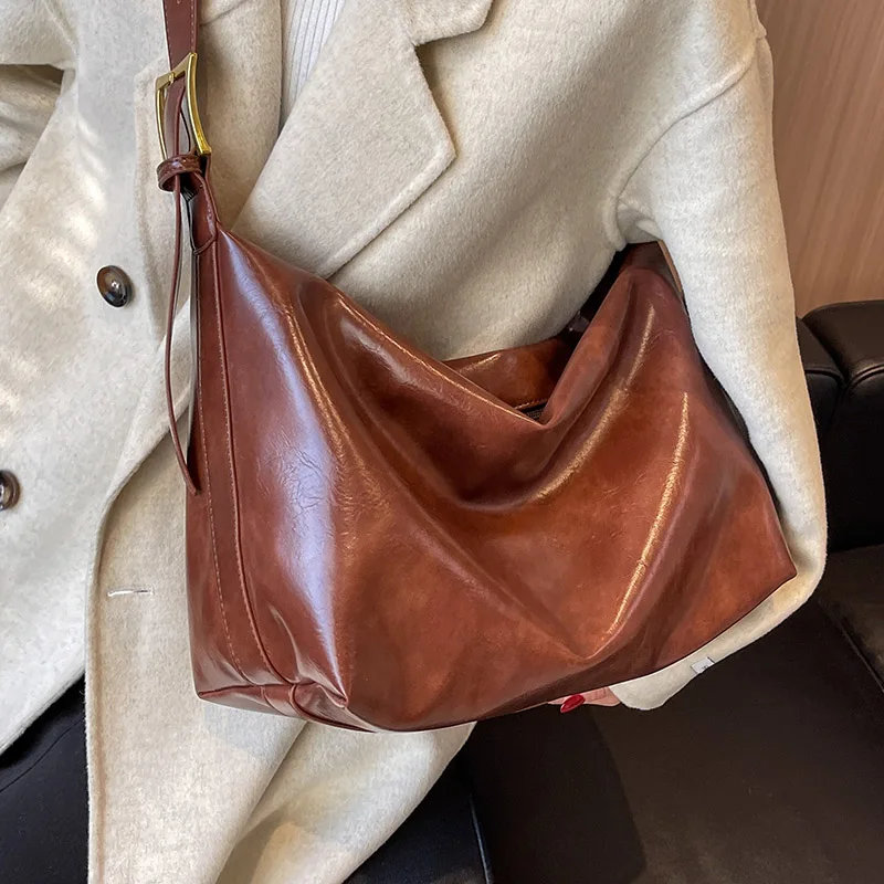 

Винтажная однотонная роскошная сумка из масляной вощеной кожи, Мягкая Повседневная сумка через плечо большого размера из искусственной ко...