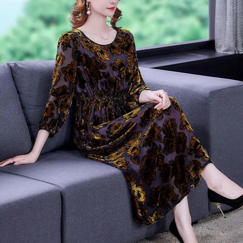 

Printing velvet dress female spring and autumn 2022 new high-end luxury big seven-point sleeve gold velvet o neck dress skirt