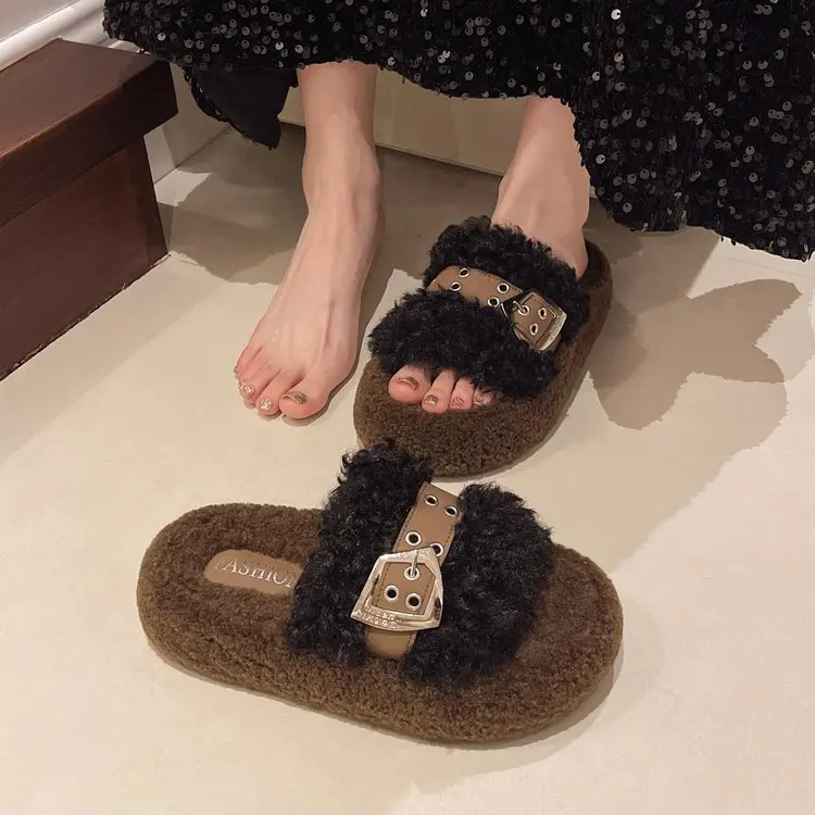 Шлепанцы женские уличные на среднем каблуке меховые сланцы плюшевые тапки