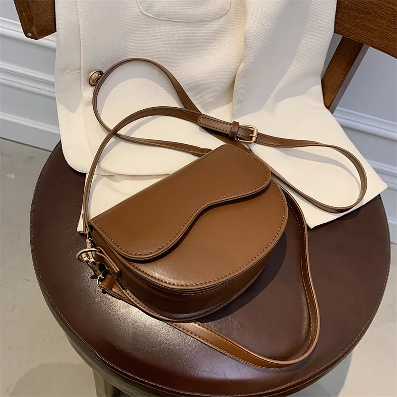 

Маленькая женская сумка, новинка 2021, модная универсальная осенне-зимняя сумка-мессенджер на одно плечо, маленькая сумка-седло для подмышек