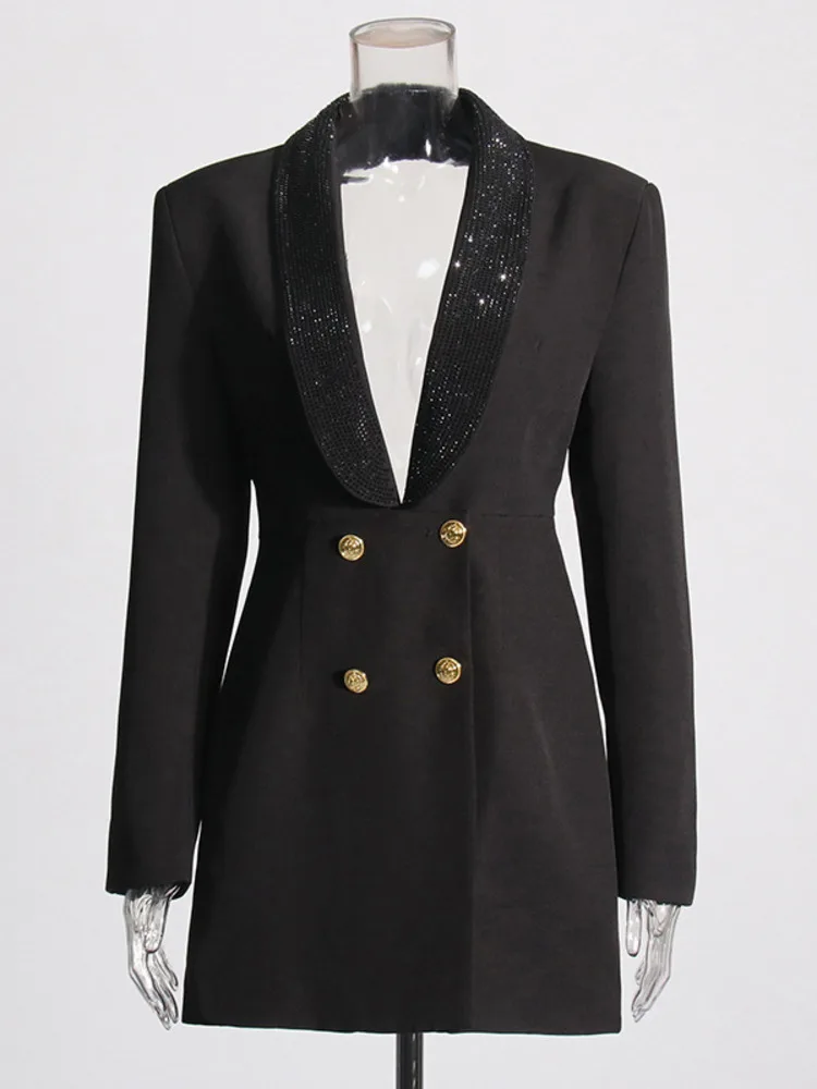 Женский блейзер с V-образным вырезом на пуговицах