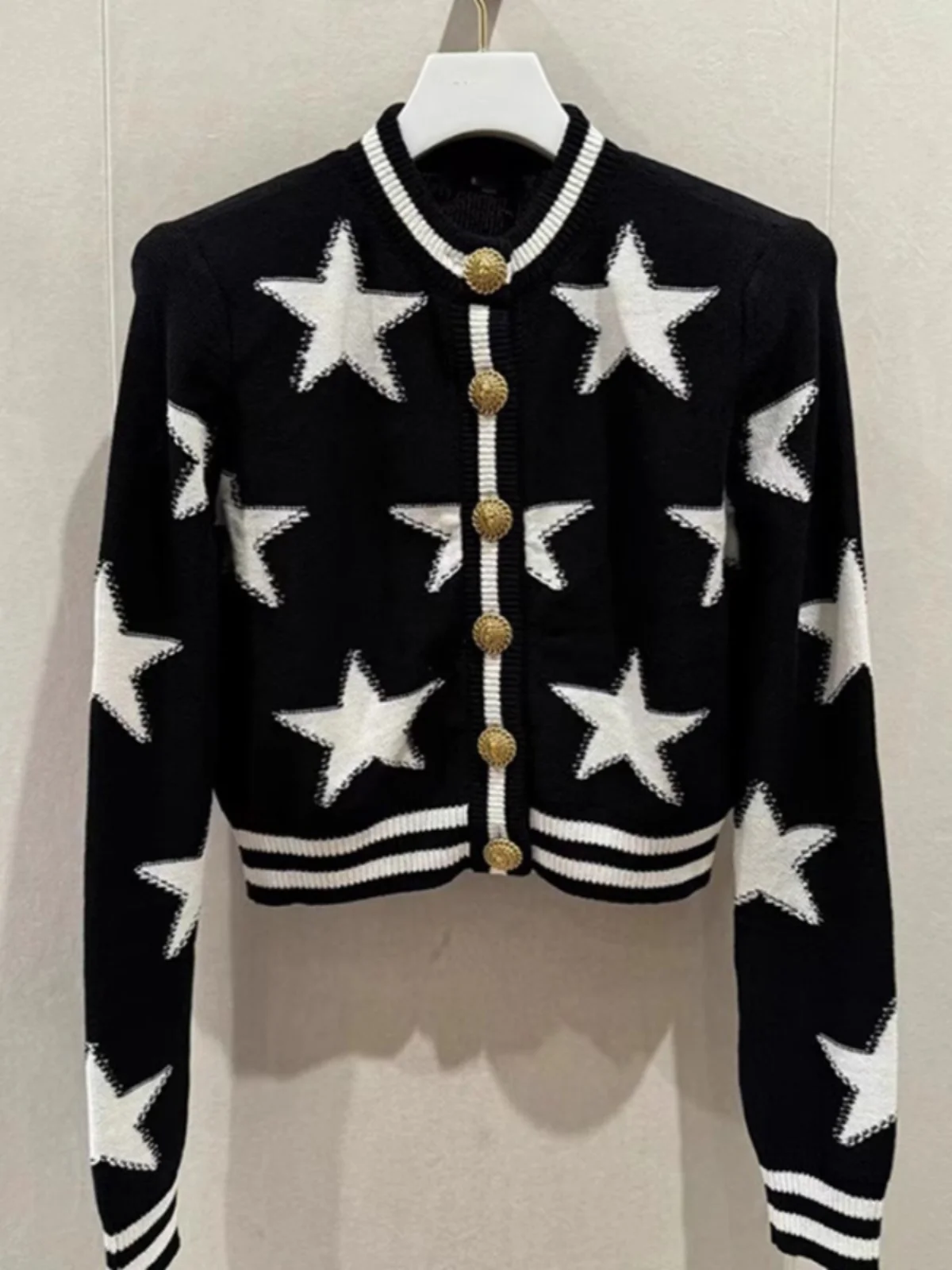 Черный свитер Design Sense для женщин осень-зима 2024 маленькая осенняя одежда милый