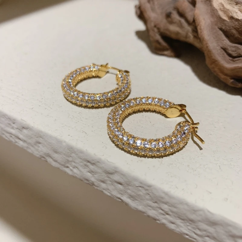 

Новые модные ювелирные изделия, изысканные медные инкрустированные цирконами маленькие большие серьги-кольца, простые темпераментные геометрические женские серьги