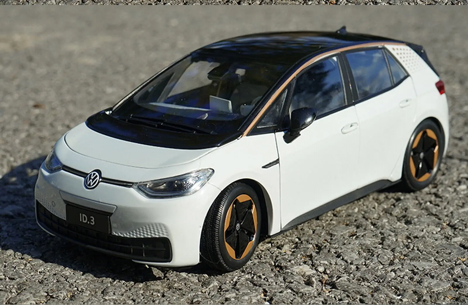 

Модель автомобиля Wlkn ID.3 SUV ID3, масштаб 1/18, белая, отлитый под давлением, коллекционная игрушка, подарок, перо