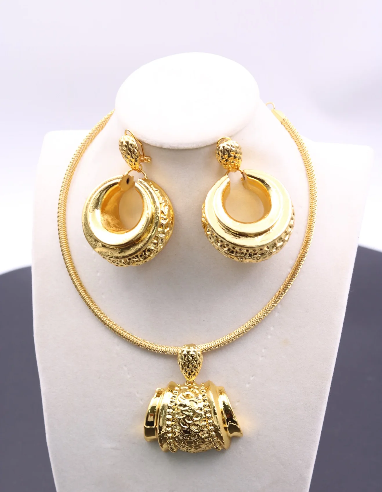 

Dubai Jewelry Set For Women Fashion African Wedding Earrings Pendant Necklace For Bridal Design Gold Plated Nigerian Accessory