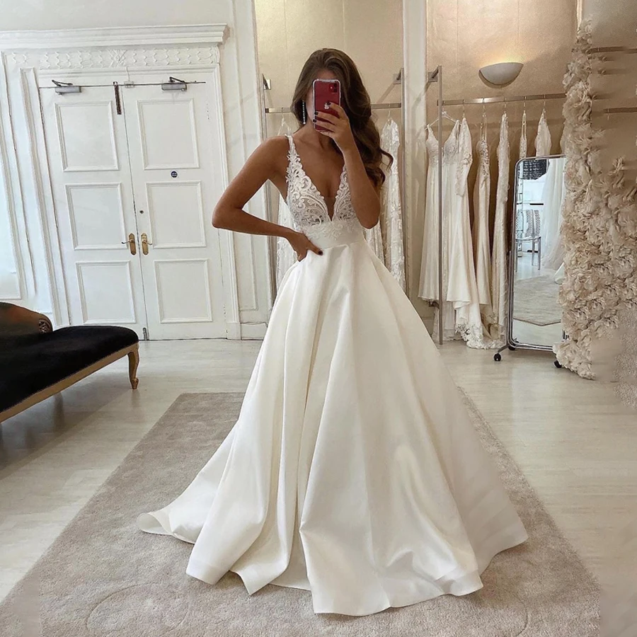 

A-line Wedding Dress Empire Waist Matte Satin Long Bridal Dress robes du soir très élégante pour un mariage